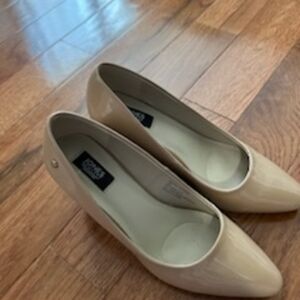 Jones new york wedge sandals nude size 7